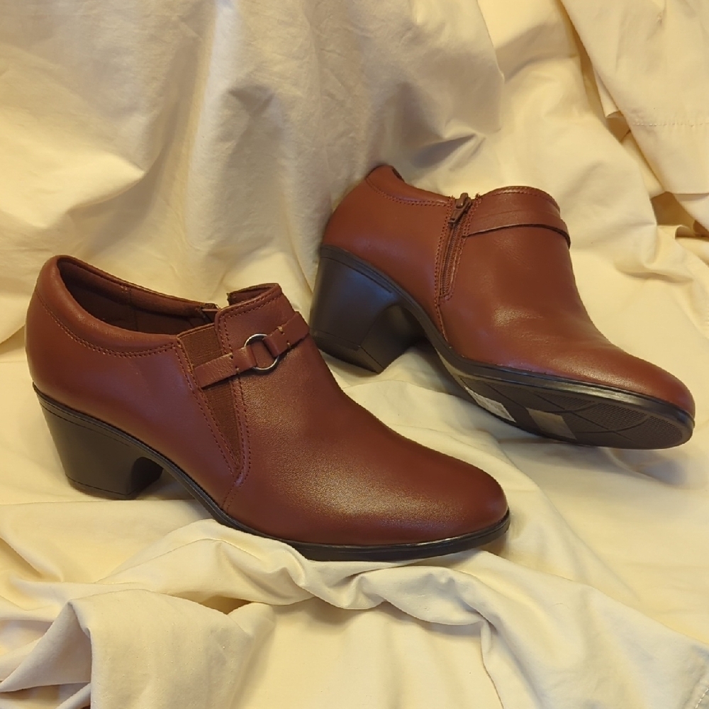 Womens Clarks Elegant Brown Heeled Shoes Size 9.5 - Picture 1 of 11